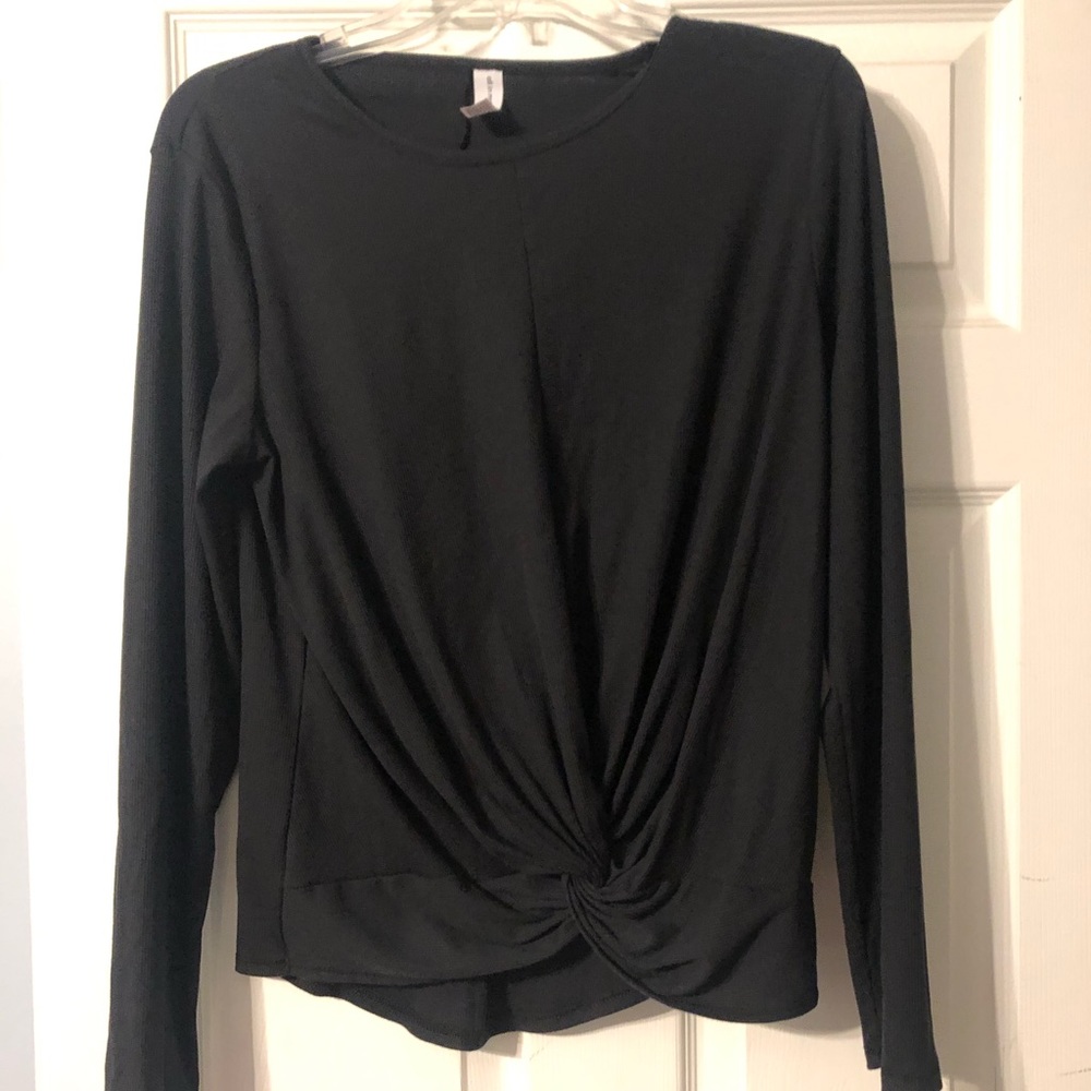 All-in Motion Twist Front Top